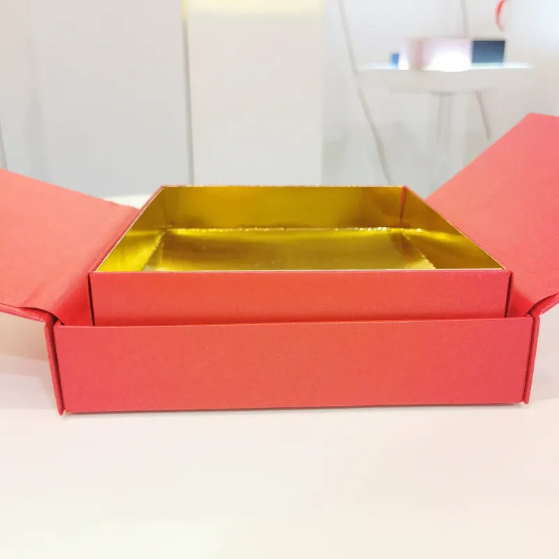 Scatola cioccolatini, confetti, dolce, macarons, bon bon, San Valentino