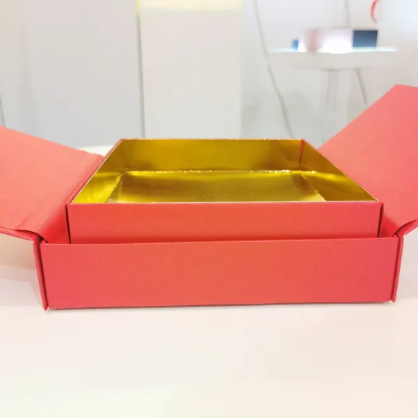 Scatola cioccolatini, confetti, dolce, macarons, bon bon, San Valentino