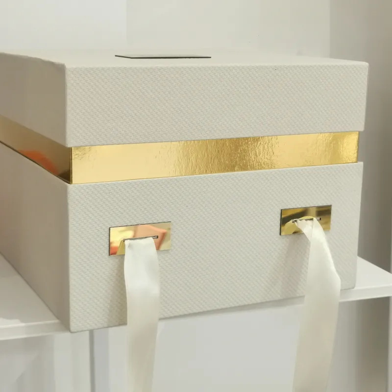 SCATOLA LUXURY PANETTONE CON DETTAGLI IN ORO