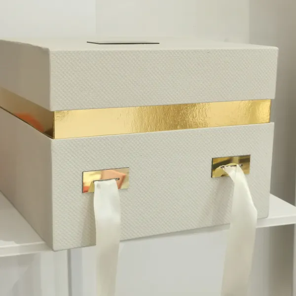 SCATOLA LUXURY PANETTONE CON DETTAGLI IN ORO