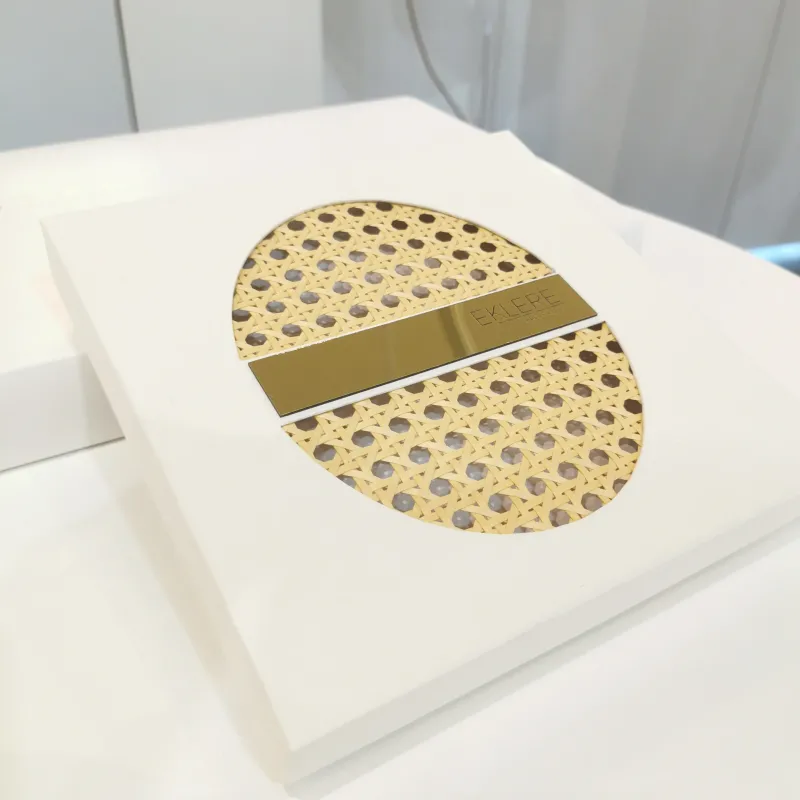 SCATOLA ROMANTICA CON PARTICOLARE IN PAGLIA DI VIENNA