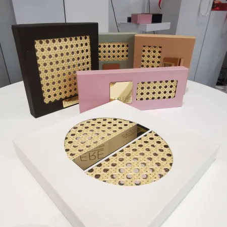 SCATOLA ROMANTICA CON PARTICOLARE IN PAGLIA DI VIENNA