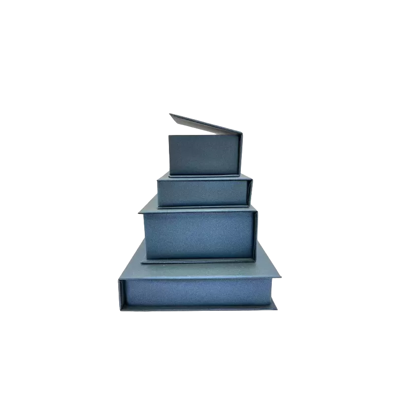 Scatola a libro rivestita in carta perlata, misure 90x90x30mm