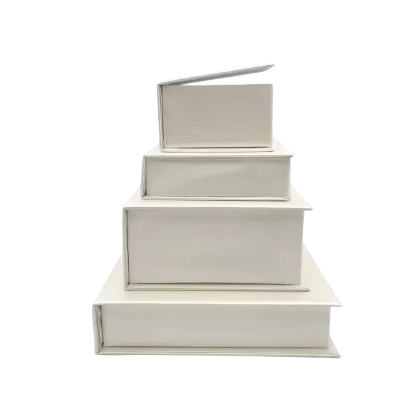 Scatola a libro rivestita in carta perlata, misure 90x90x30mm