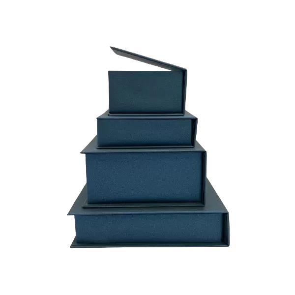 Scatola a libro rivestita in carta perlata, misure 90x90x30mm