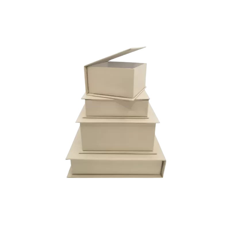 Scatola a libro rivestita in carta perlata, misure 90x90x30mm