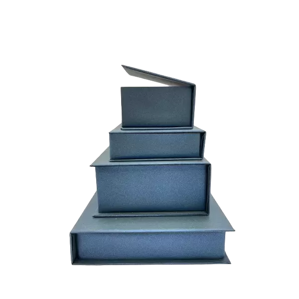 Scatola a libro rivestita in carta perlata, misure 70x70x40mm