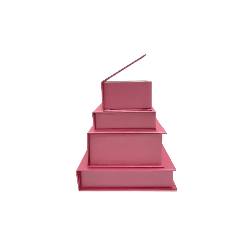 Scatola a libro rivestita in carta perlata, misure 145x145x30mm circa