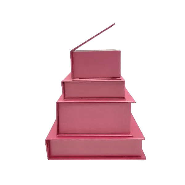 Scatola a libro rivestita in carta perlata, misure 145x145x30mm circa