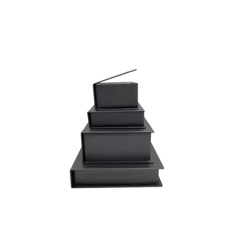 Scatola a libro rivestita in carta perlata, misure 145x145x30mm circa