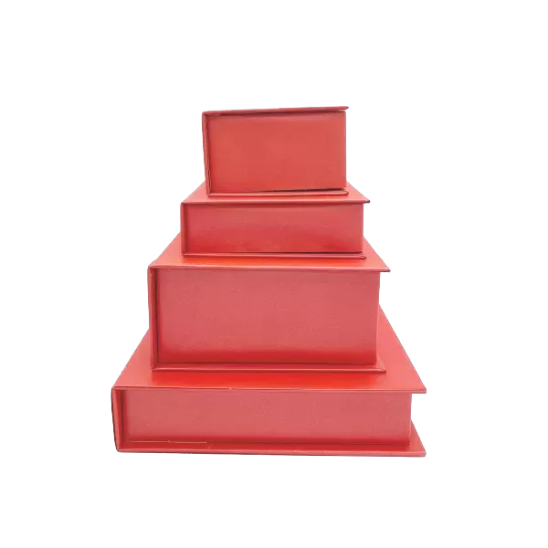 Scatola a libro rivestita in carta perlata, misure 145x145x30mm circa