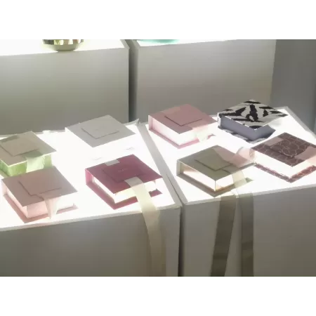 Scatola a libro, degustazione confetti, bon bon, praline, marshmallow, ecc