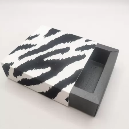 Scatola degustazione a fiammifero confetti, cioccolato, praline, marshmallow