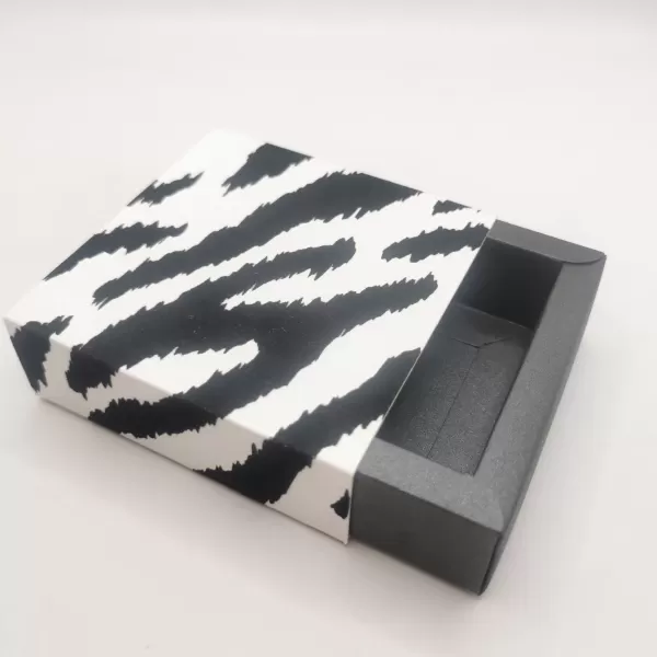 Scatola degustazione a fiammifero confetti, cioccolato, praline, marshmallow